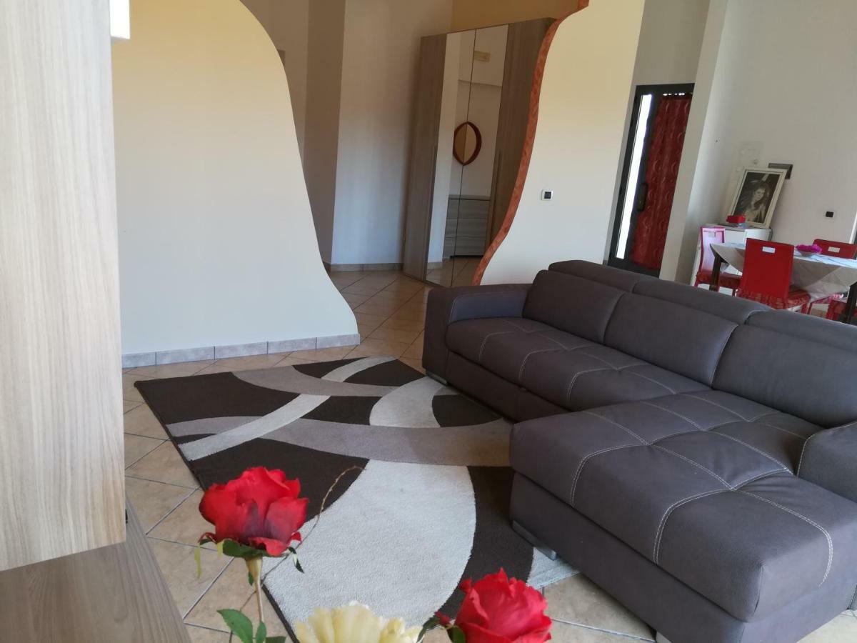 Dolce Casa Sara Villa Collemeto Eksteriør bilde